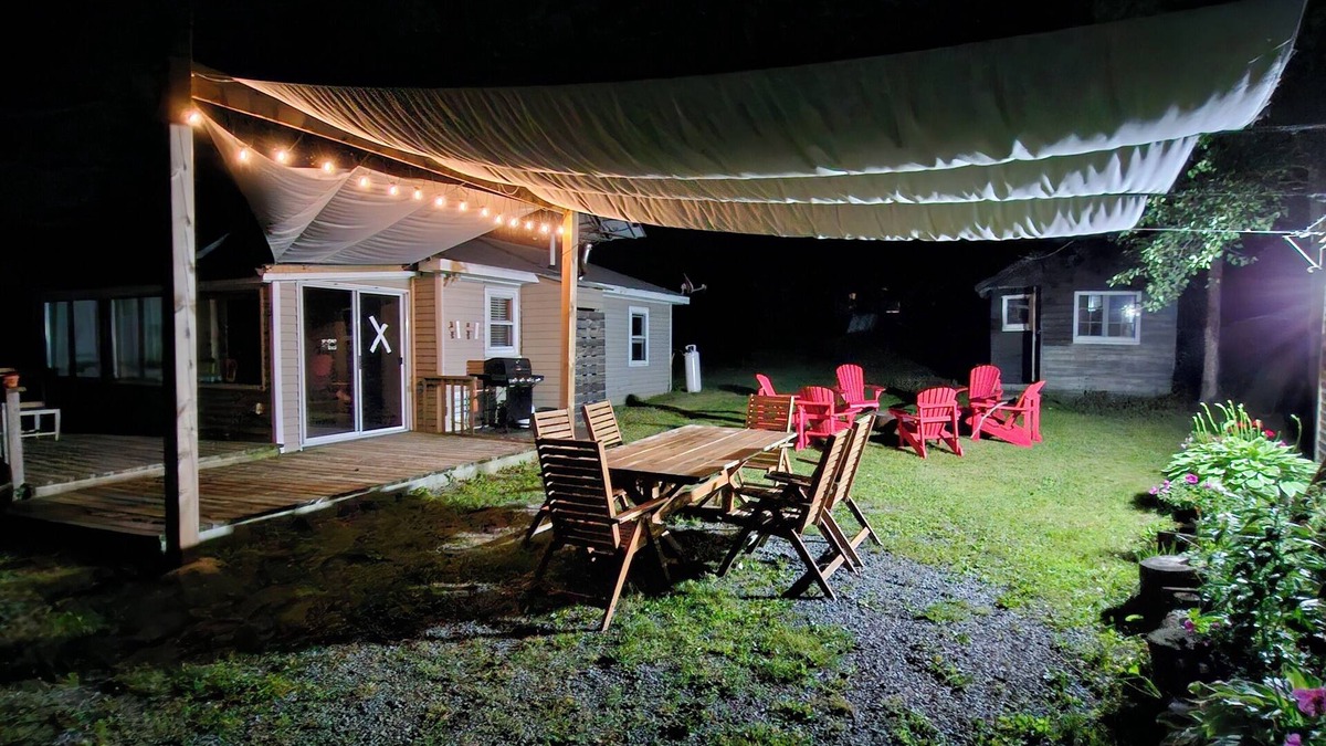 Howe Island Cottage | We Invite you to Enjoy Cozy Cottage on Howe Island