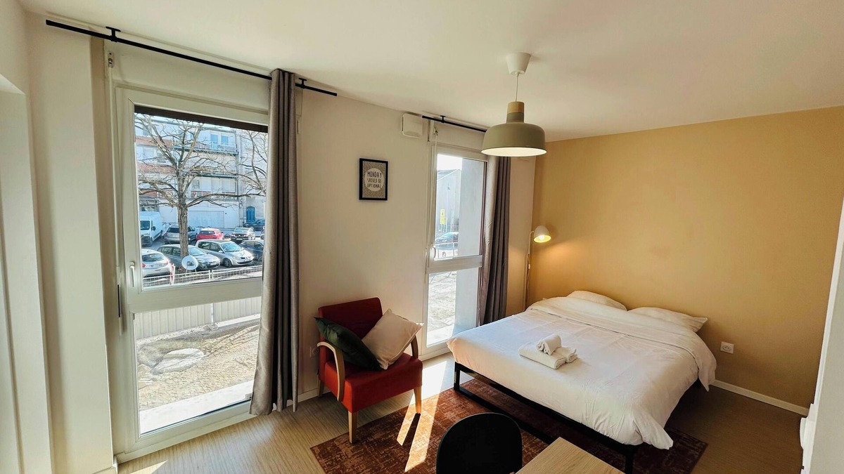 Barbatre Apartment | We Live In R - Suite 103