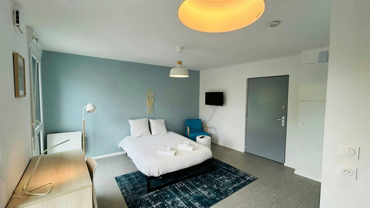 Barbatre Apartment | We Live In R - Suite 201