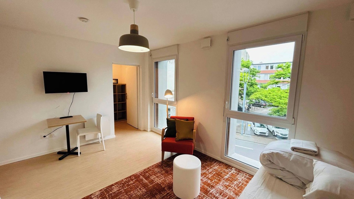 Barbatre Apartment | We Live In R - Suite 204