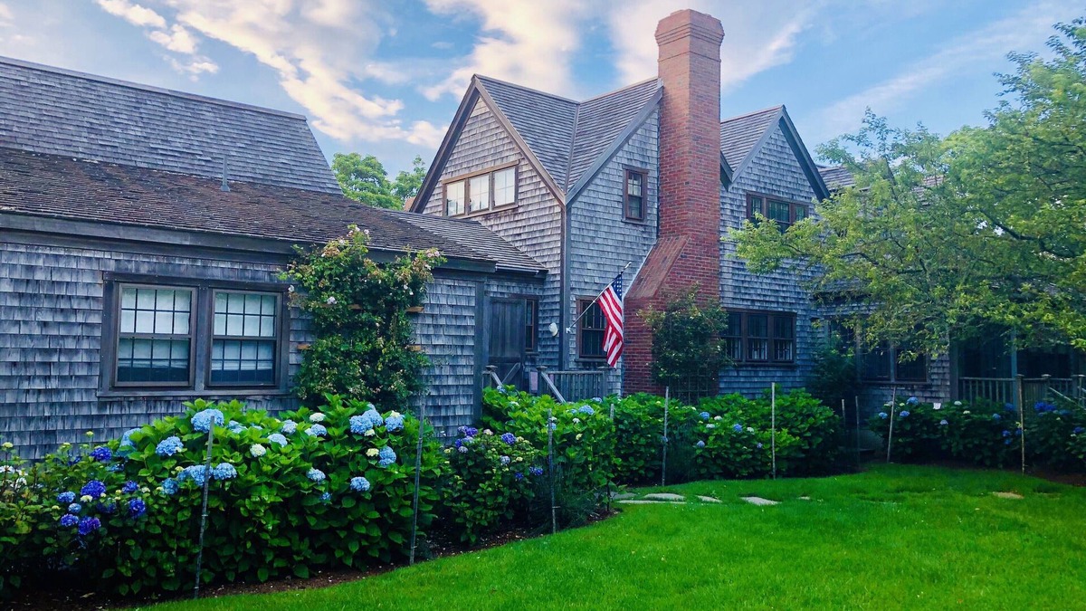 Tom Nevers House | We love INQUIRIES Spacious, nice charming, cozy and full of desirable amenities