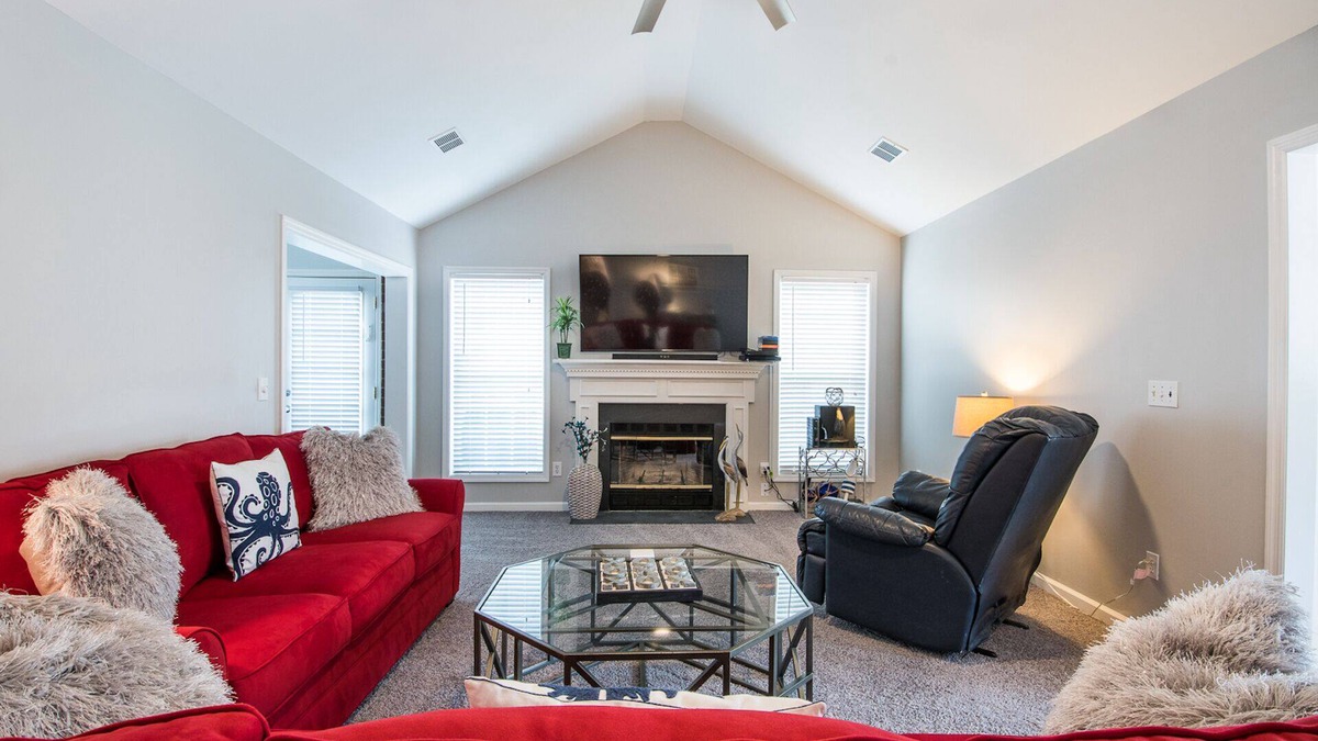 Hanahan House | We love pets! 6ft fenced in backyard and pet amenities.