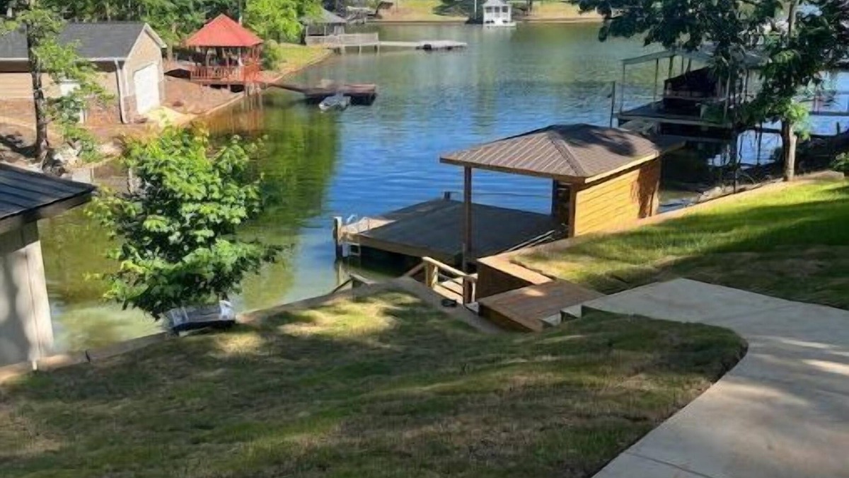 Wedowee House | Wedowee Lakefront Home w/Optional Boat Rental