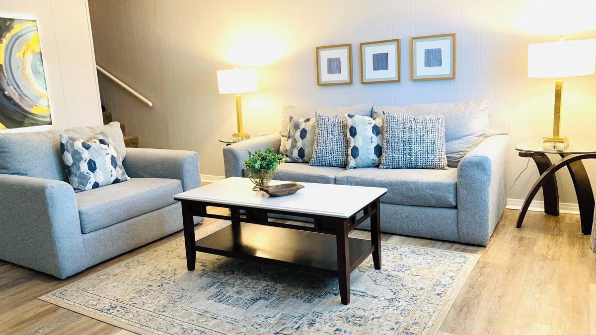 Sherwood House | Week-Month stay discounts. 8 min to I-40, dog friendly, easy access to I67