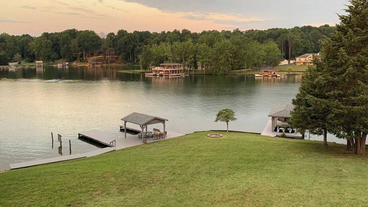 Livingston House | Weekend at Bernie's Lake Anna