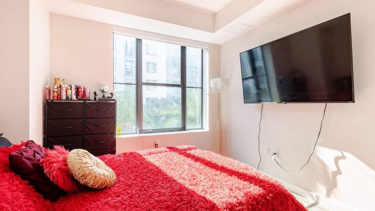Flagler Village Apartment | Weekend Luxury 2BR w/Rooftop Pool, Jacuzzi, Game Lounge, Gym + Coffee Bar