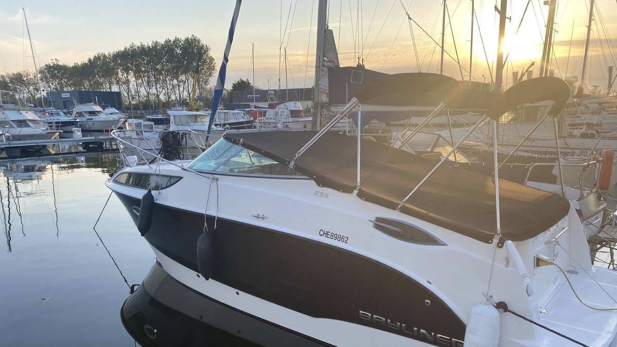 Ouistreham Boat Rental | Weekend Romantique sur un Bateau