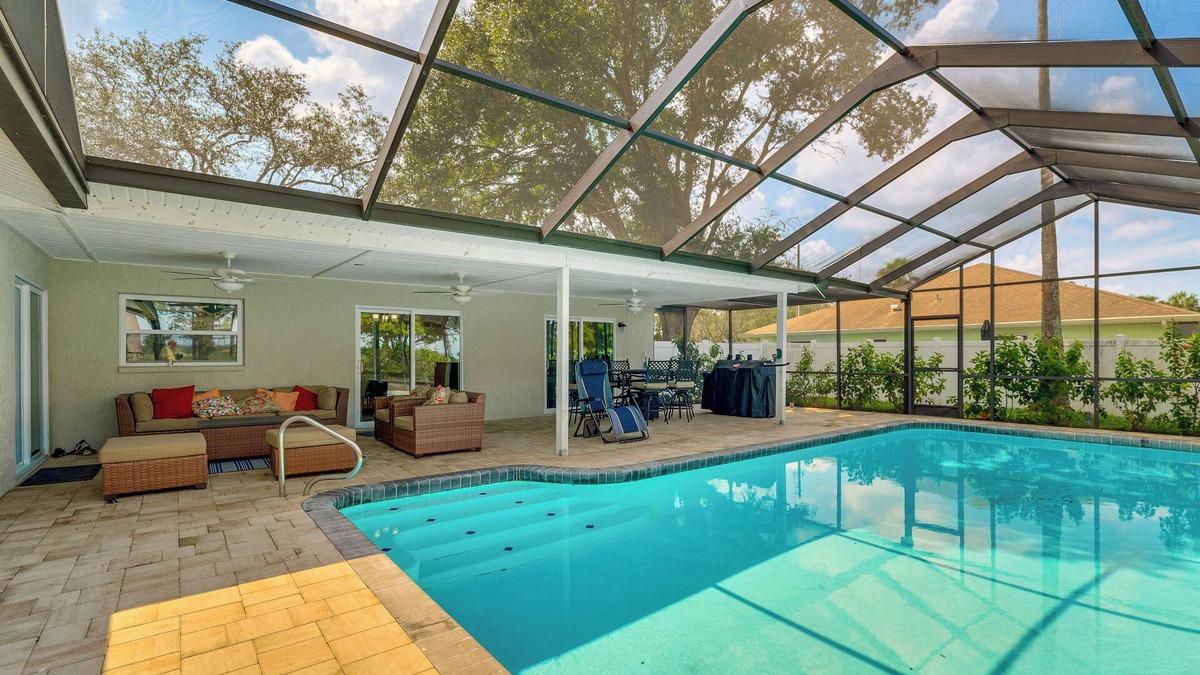 Spring Hill House | Weeki Lake Home w/Heated & Cooled Pool, By Disney