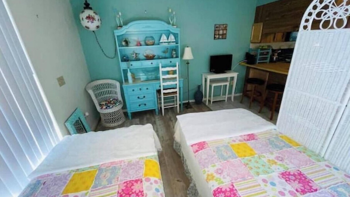 North Weeki Wachee House | Weeki Paradise Retreat-2/2 + Bonus Rm