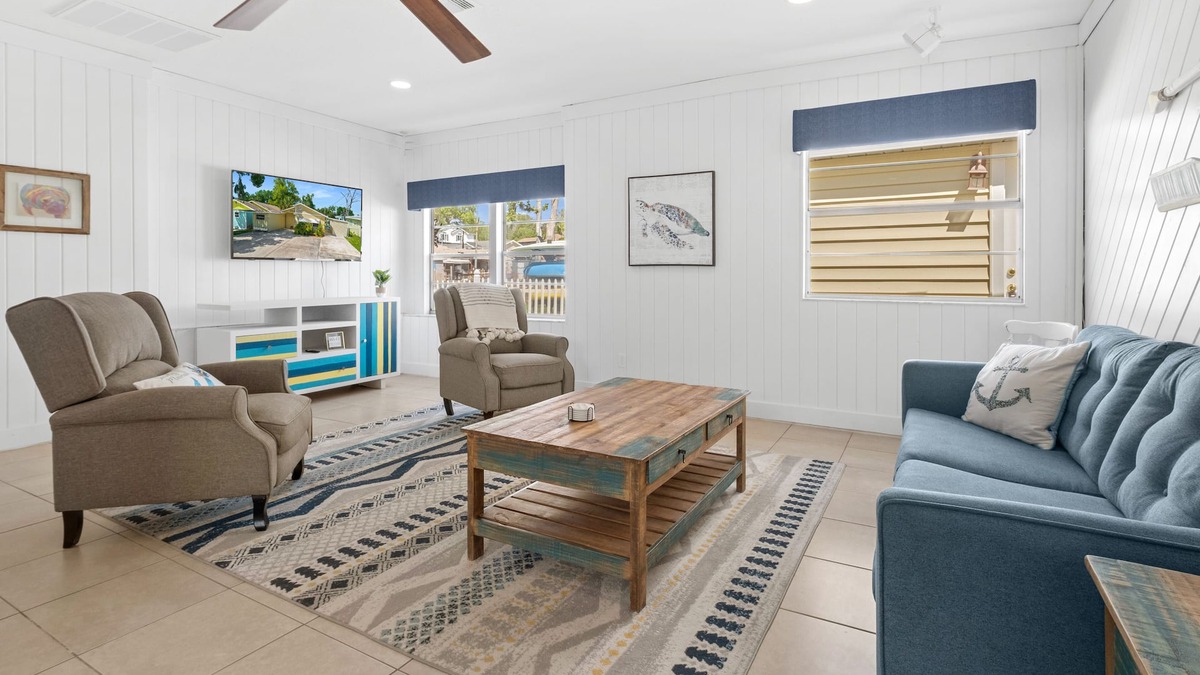 Weeki Wachee Gardens House | Weeki Wachee River Escape Waterfront Home w/Kayaks