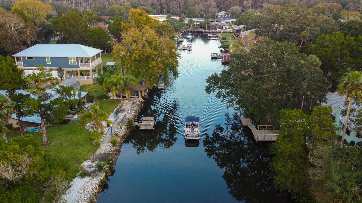 Weeki Wachee Gardens House | Weeki Wachee Fish Camp-Waterfront