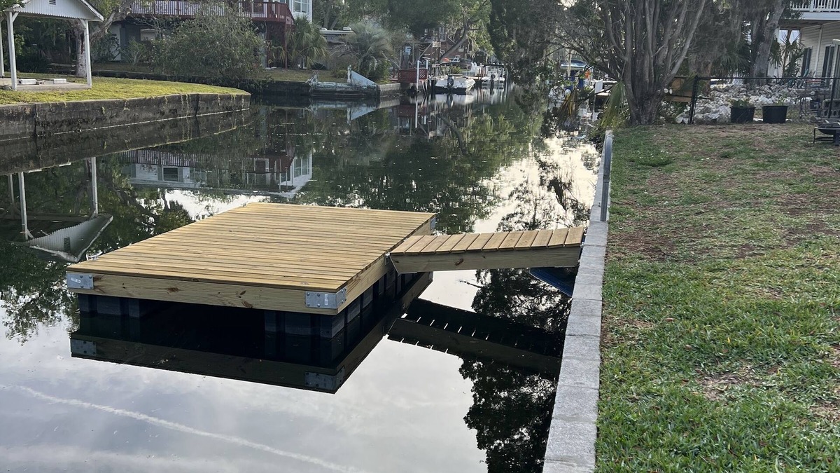 Weeki Wachee Gardens House | Weeki Wachee Gardens on the Canal