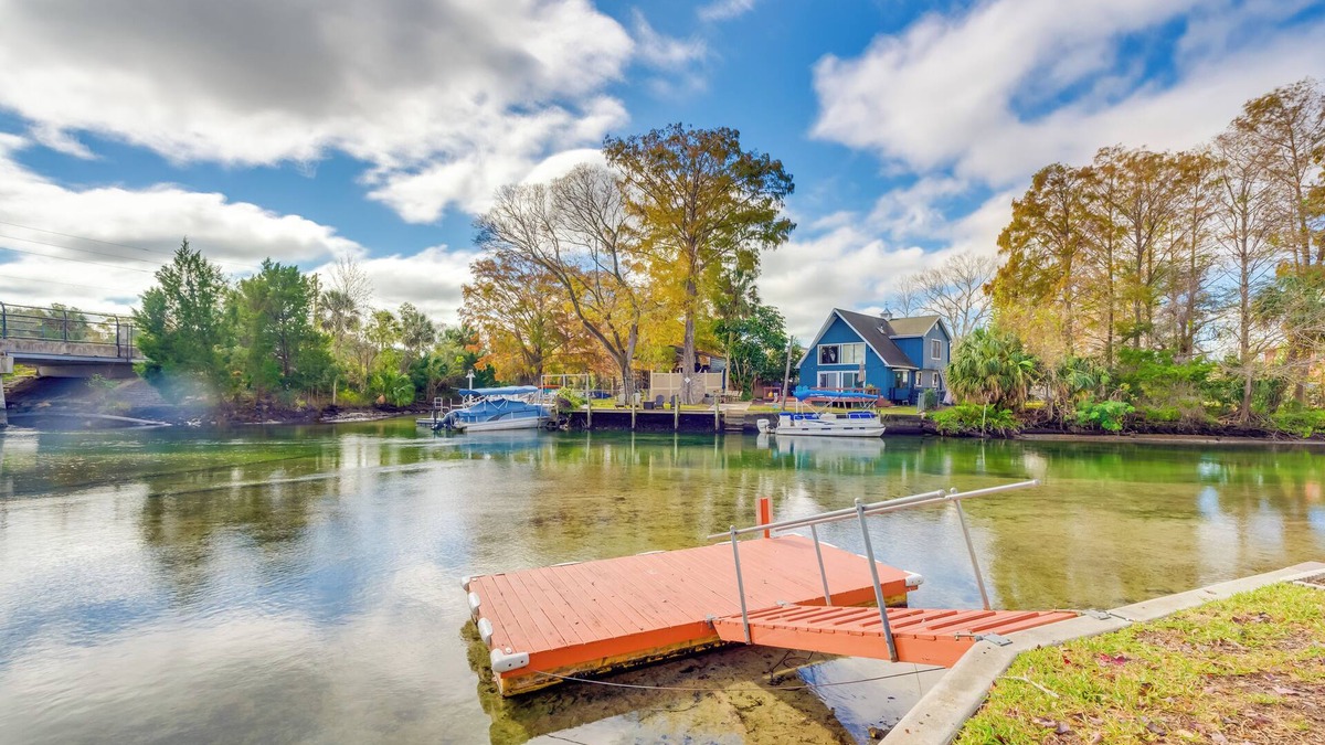 Weeki Wachee Gardens House | Weeki Wachee River Home on Main River by Park!