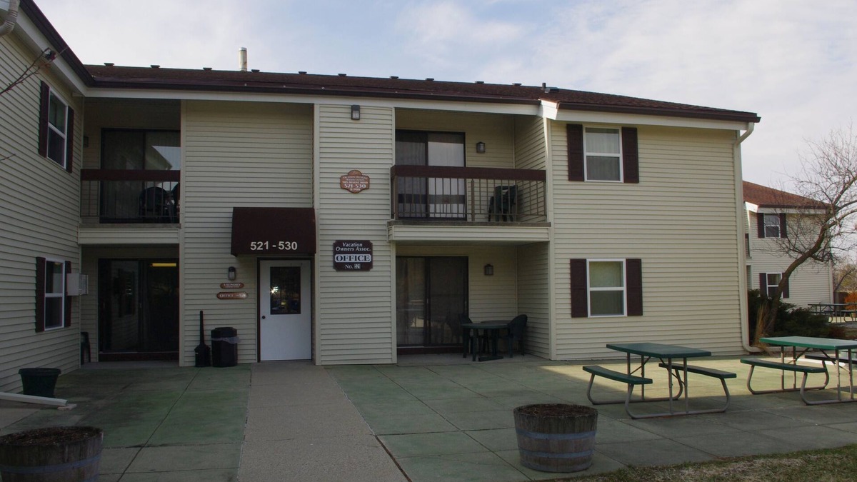 Oconomowoc Condo | Weekly and Monthly Rentals Available - 2 Bedroom/2 Bath Unit!