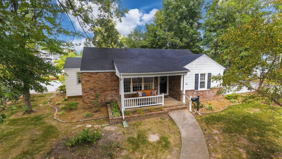 Marion House | Weekly/Monthly Modern Cottage- Walkable Downtown!