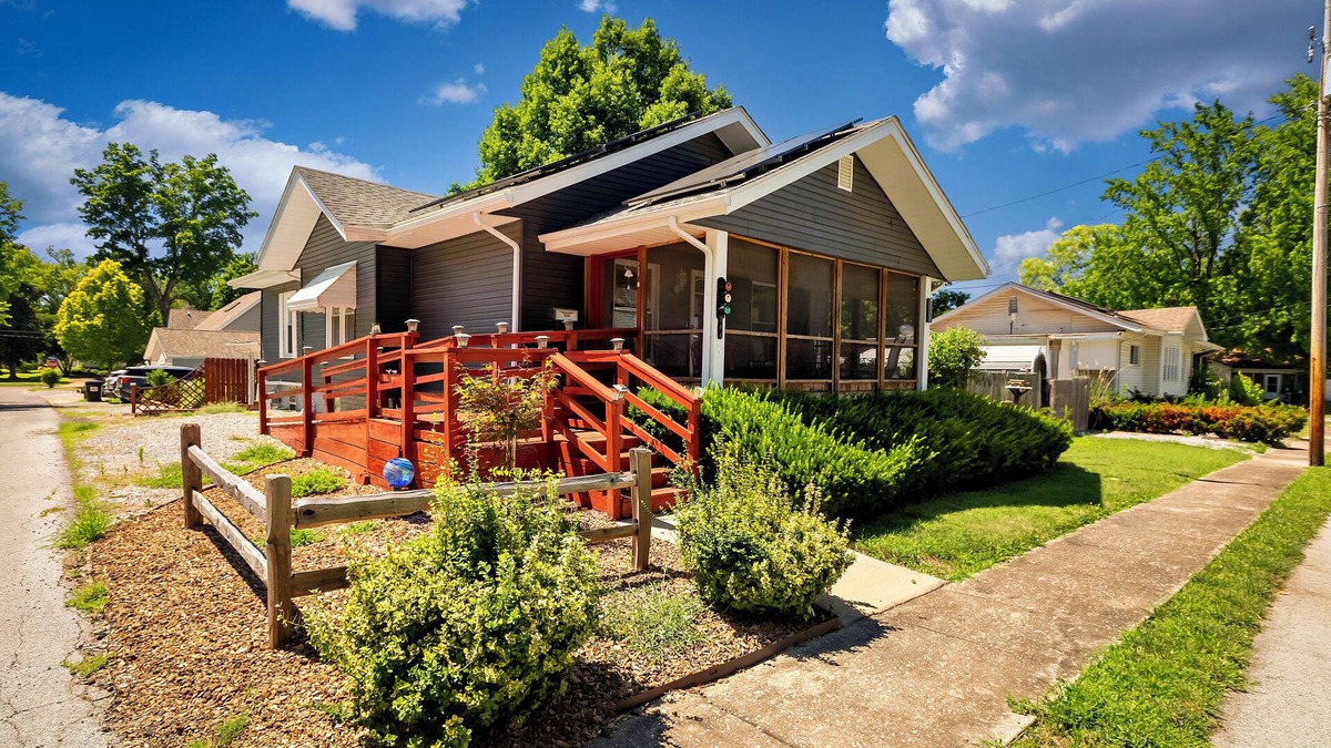 Marion House | Weekly/Monthly Rental in Walkable Downtown Marion