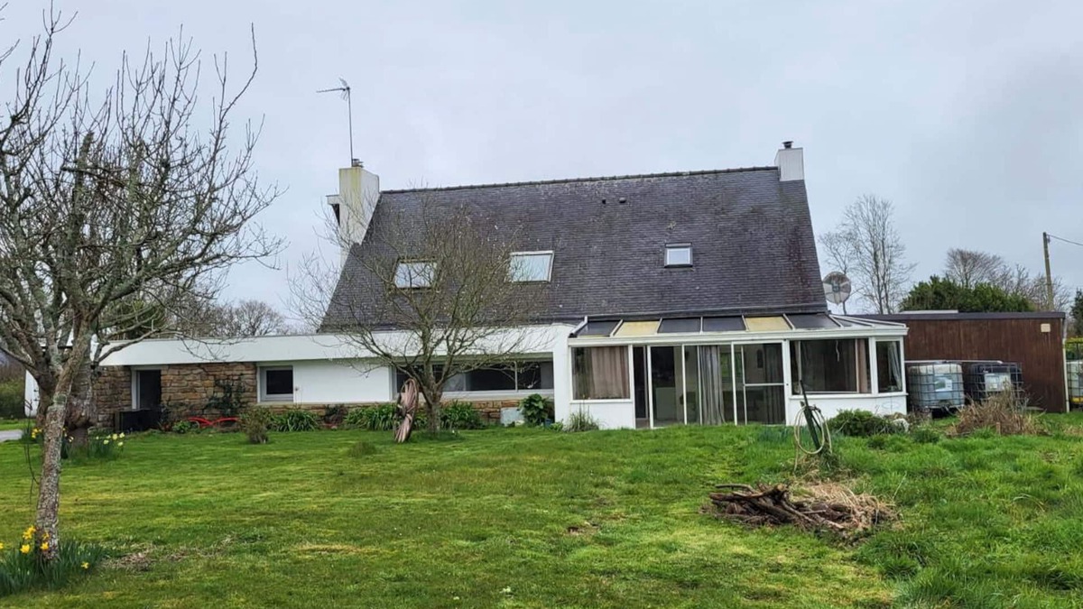 Ploneour-Lanvern House | Weekly rental house with swimming pooleur 5 km from the beach
