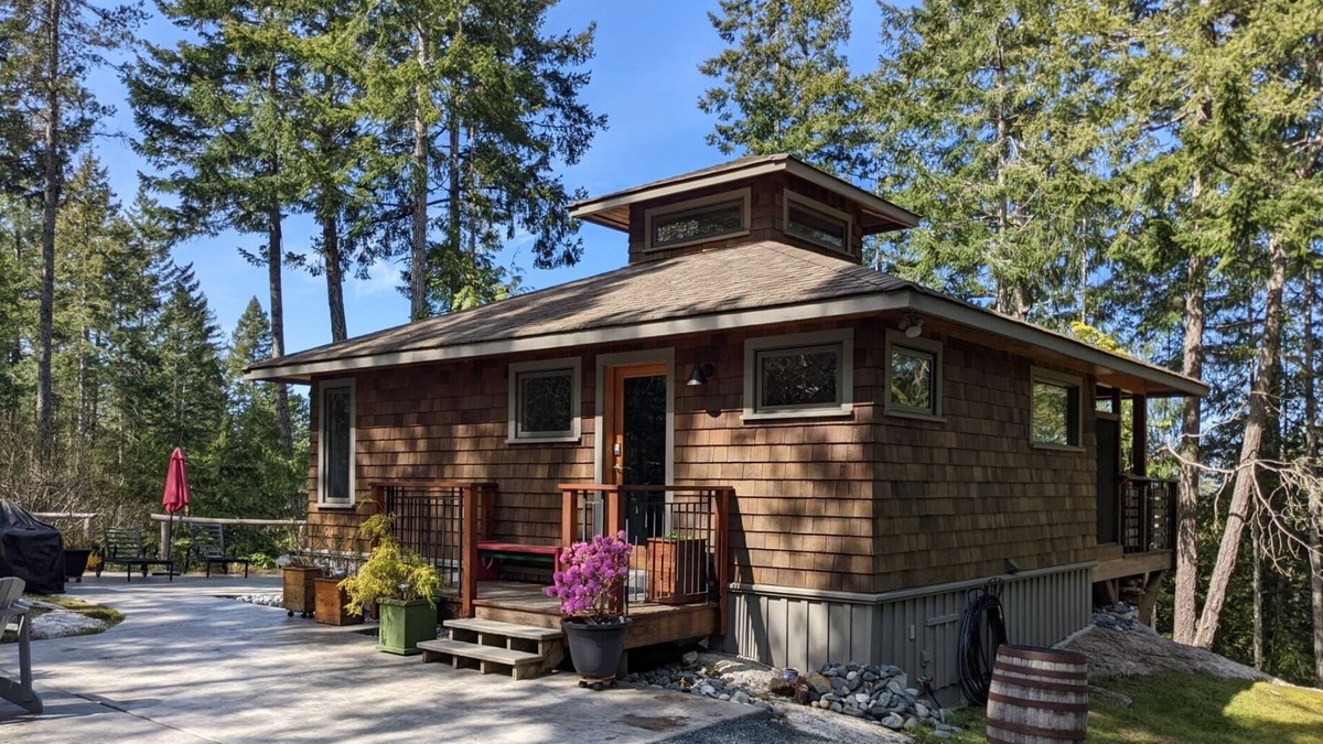 Lund Cottage | Weekly Rentals Lund Cottage close to the Harbour/Powell River