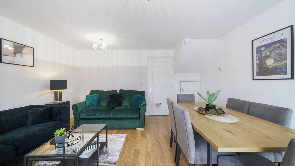 Hartwell House | WeeklyDeal|Relocation|Family|WiFi|Sleeps6
