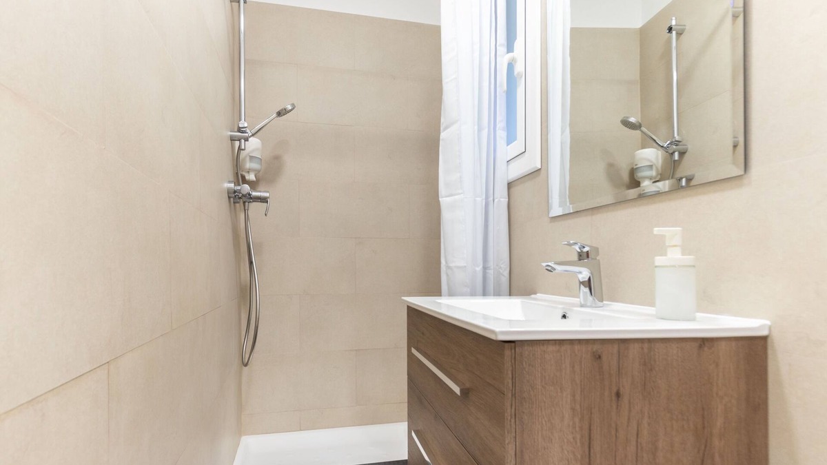 El Guinardo Apartment | Weflating SANT PAU - Sup 4 BDR