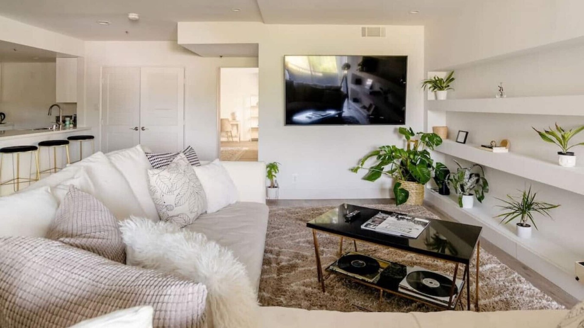 Norma Triangle Condo | WEHO PENTHOUSE walking to bars, restaurants, clubs