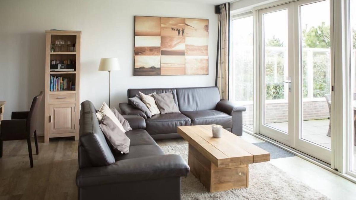 Ameland Apartment | Weidevilla XXL with 16 beds, 2 cots, 2 saunas and 4 bathrooms