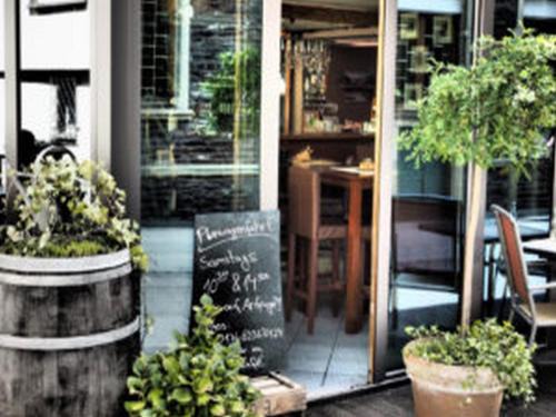 Briedel House | Weincafé Korkenzieher