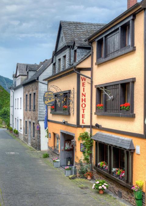 Klotten Hotel | Weinhotel Hubertus Garni