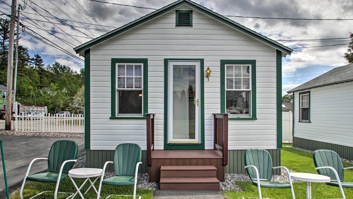 Laconia Cabin | Weirs Channel Cottage w/Beach Access!