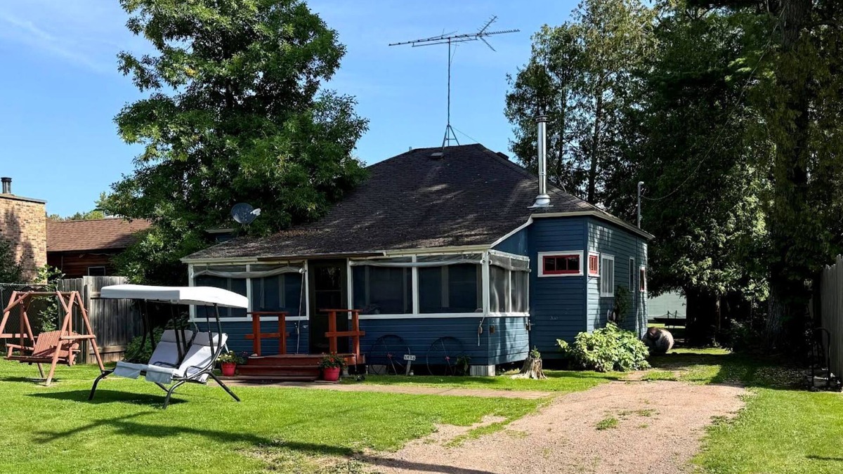 La Pointe Cabin | Weisel Cabin - Nostalgic Cabin located within walking distance of Downtown La Pointe!