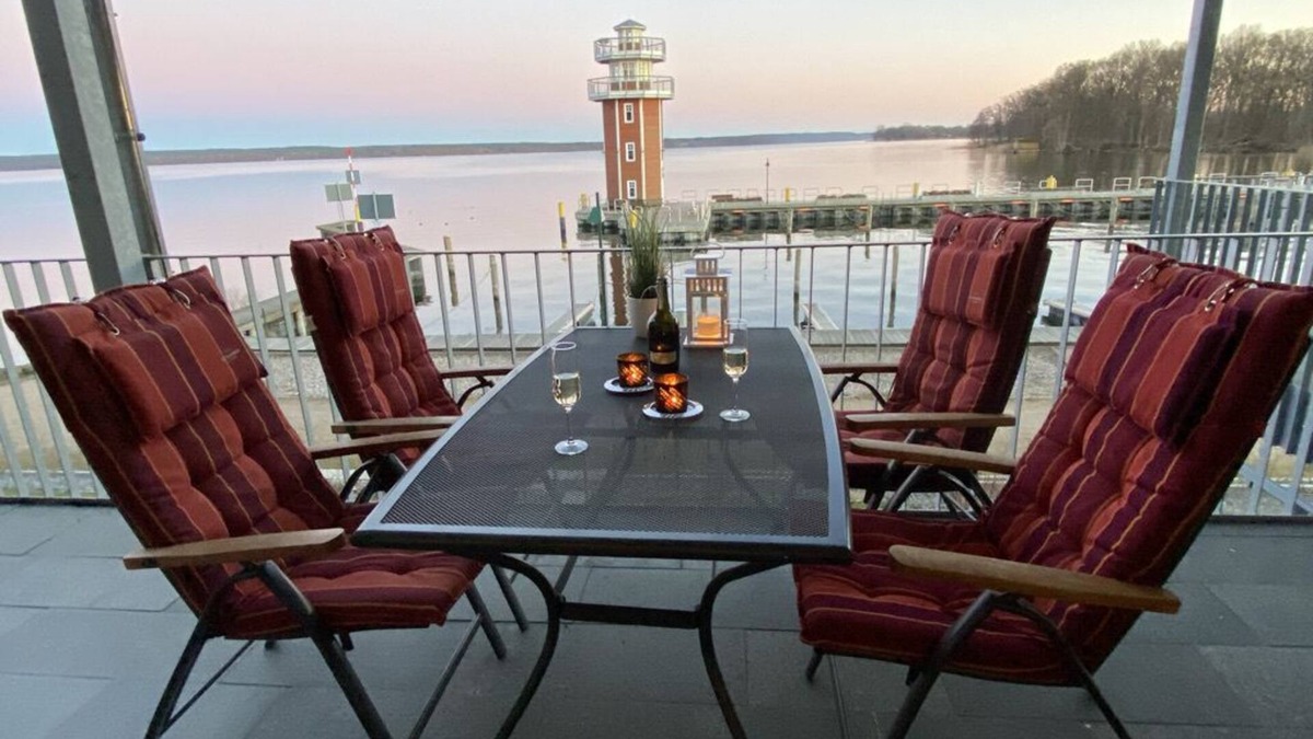 Plau am See Apartment | Weisses Haus Plau - Lake view apartment - SUITE with balcony