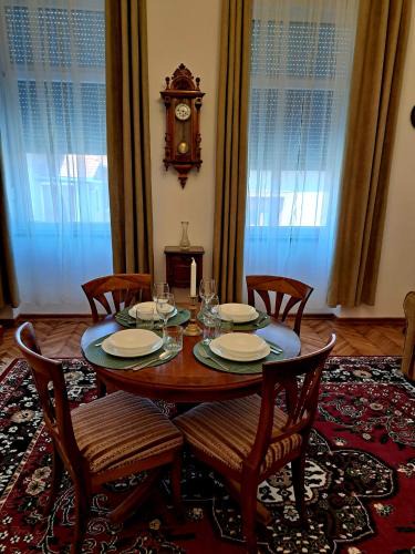 Carei Apartment | Weisz Castle style Apartment-City Center-Free Private Parking,Wifi,Air conditioner