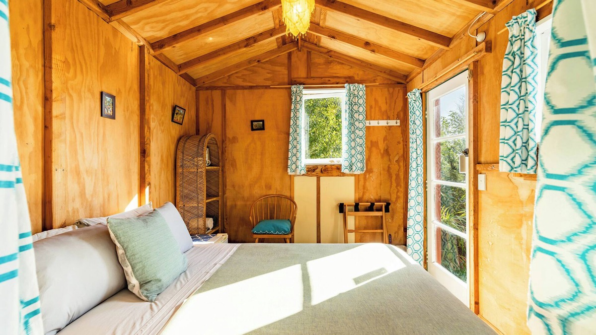 Collingwood Cabin | Weka Cabin - Ao Marama Retreat - Stunning Bush setting and Ocean Views