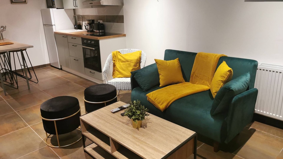 Ecuelles Apartment | Welcome to Studio Nevada and the banks of the River Loing.