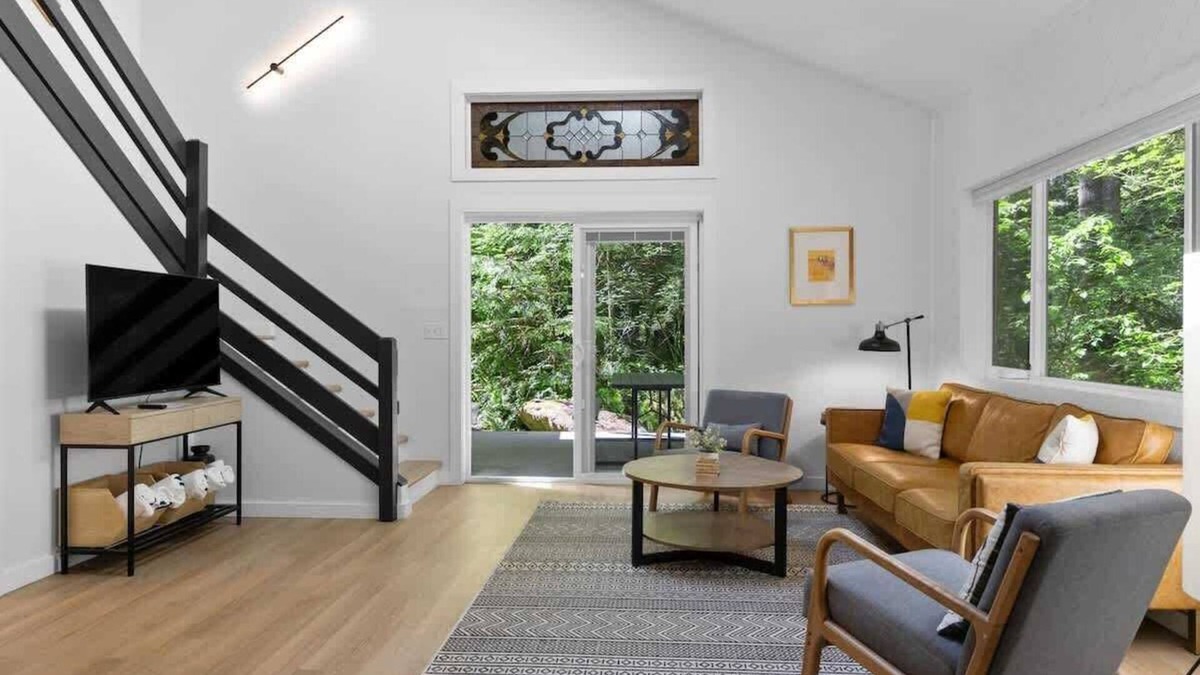Welches House | Welches Woodland Retreat