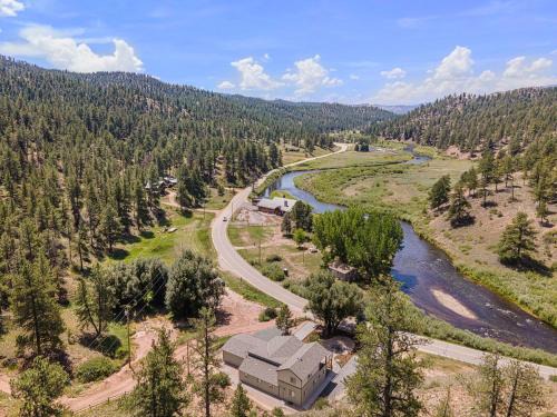 Sedalia House | Welcome! 4 bedroom (6 bed) 3 bath River House