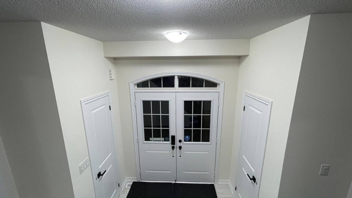 Brampton House | Welcome Home Away from Home ~6 Bed 3.5 Bath ~ Open Concept Kitchen-Living-Dining