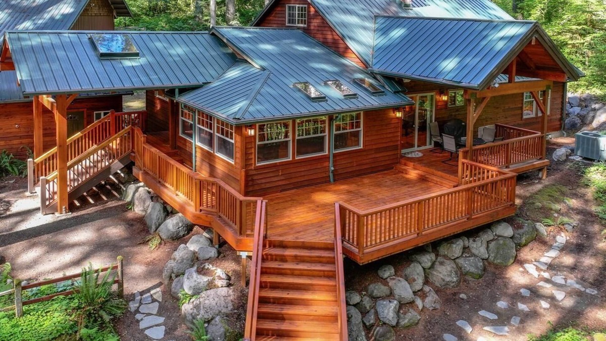Rhododendron House | Welcome home to Wandering Woods.