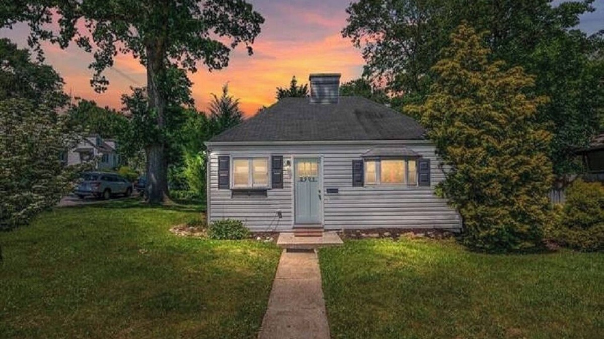 Parkville House | Welcome Hon near Baltimore /Pickleball, Fireplace