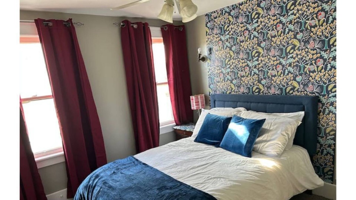 Warren Apartment | Welcome Med or Nursing students!