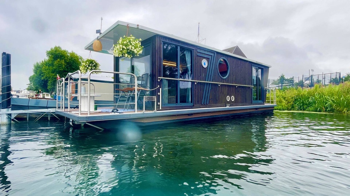 Moorfleet Boat Rental | welcome on board - houseboat holidays in Hamburg
