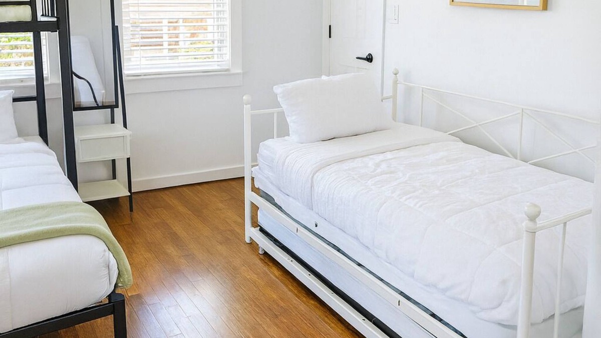 Hyde Park House | Welcome! This stylish and spacious three-story gateway