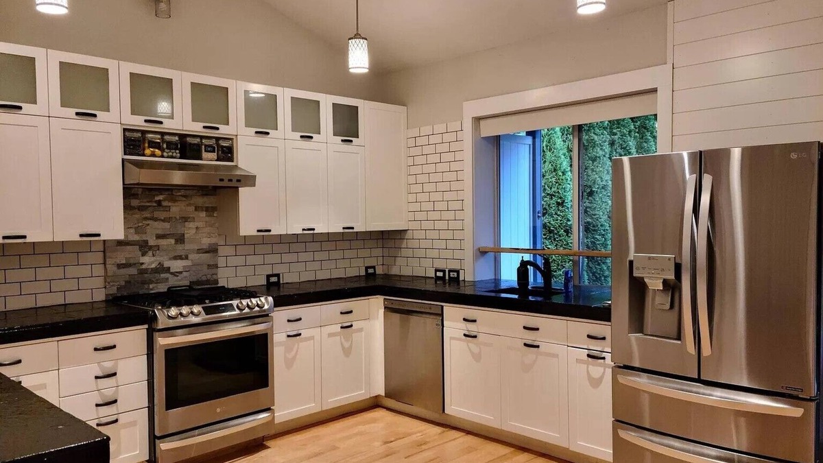 Happy Valley House | Welcome to a 3-bedroom pet friendly house in adorable Happy Valley