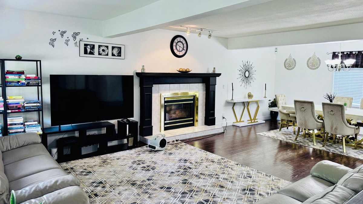 Fleetwood House | Welcome to a Spacious Mansion