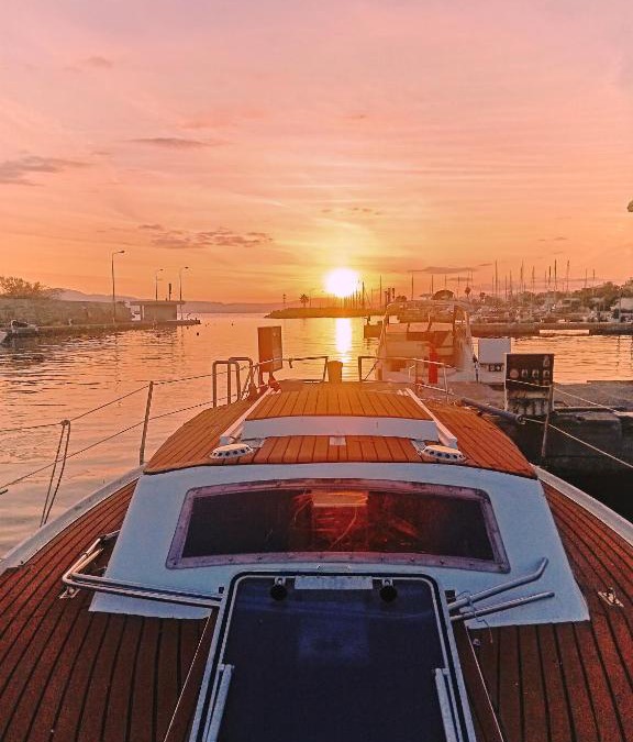 Pylos Boat Rental | Welcome to abacaxi