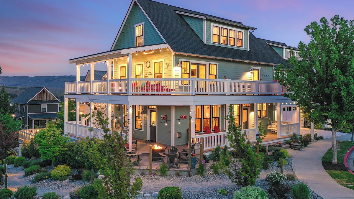 Chelan House | Welcome to All Decked Out at The Lookout at Lake Chelan