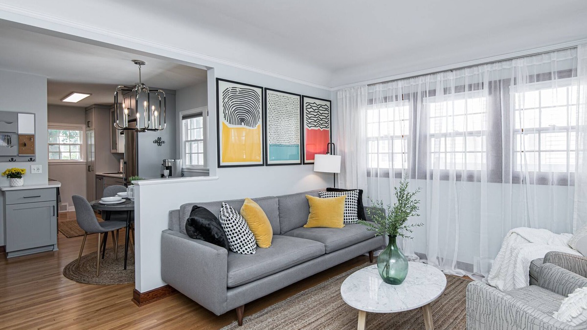 Kutzky Park House | Welcome to Asfar House – Walk to Mayo Clinic - 3BR Comfort - Fast WiFi