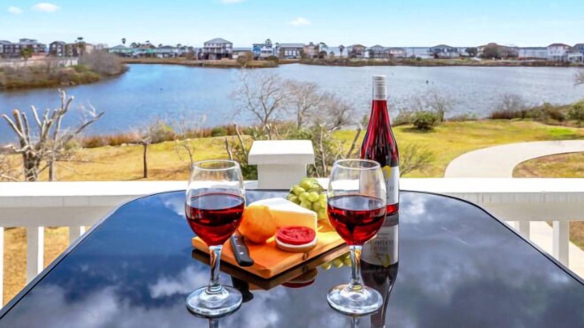 El Lago House | Welcome to Bayfront Bliss!