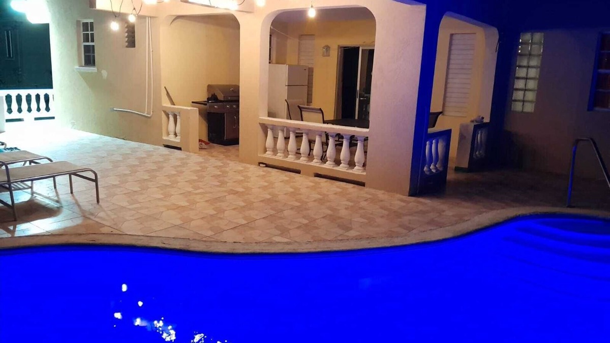 Cane Garden House | Welcome to Canewood Manor. Host: Candi and Glen.
