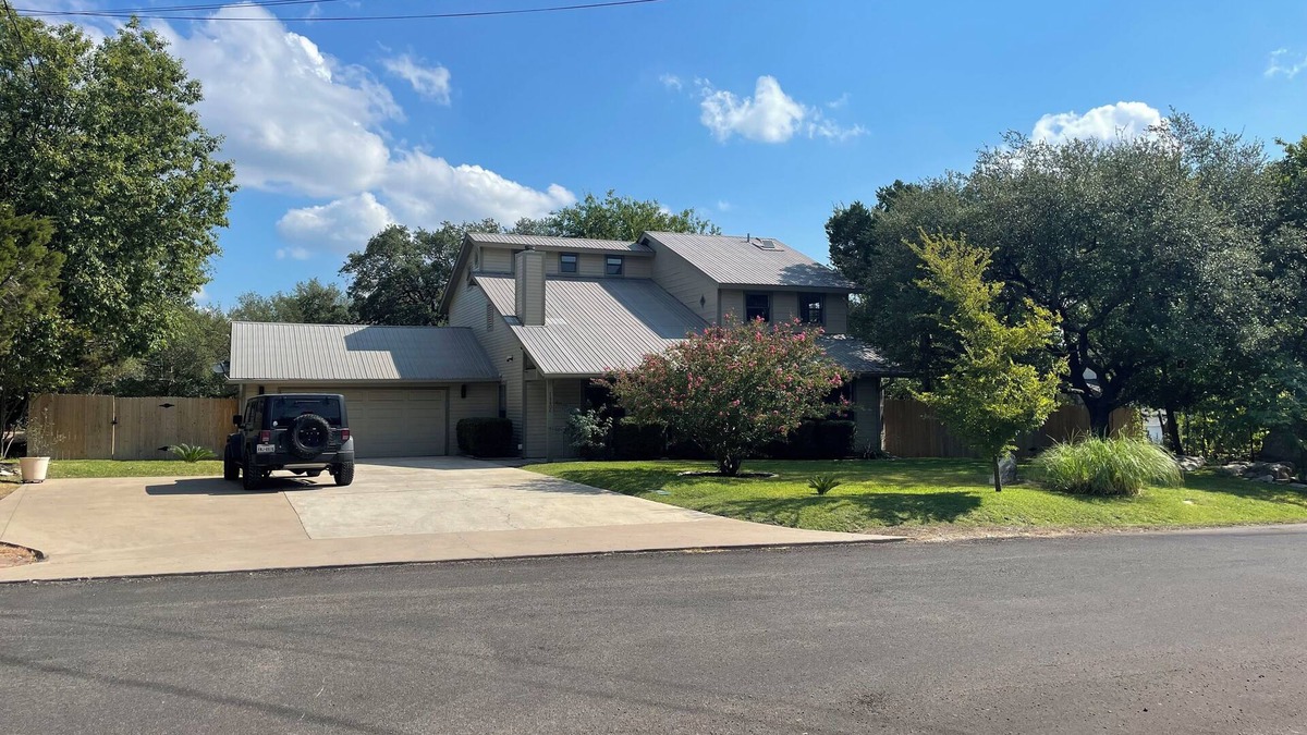 Apache Shores House | WELCOME TO CASA-LOLA A 4-bedroom house in Austin with WiFi, AC. Relax and unwind